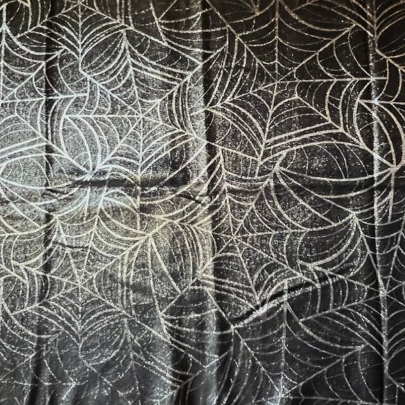 Black & Silver Glittery Cobweb/Spider Web Tablecloth & Table Runner Set - Picture 4 of 13